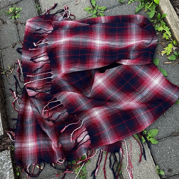 Red & dark blue plaid tartan scarf/shawl with fringe - Picture 7 of 9